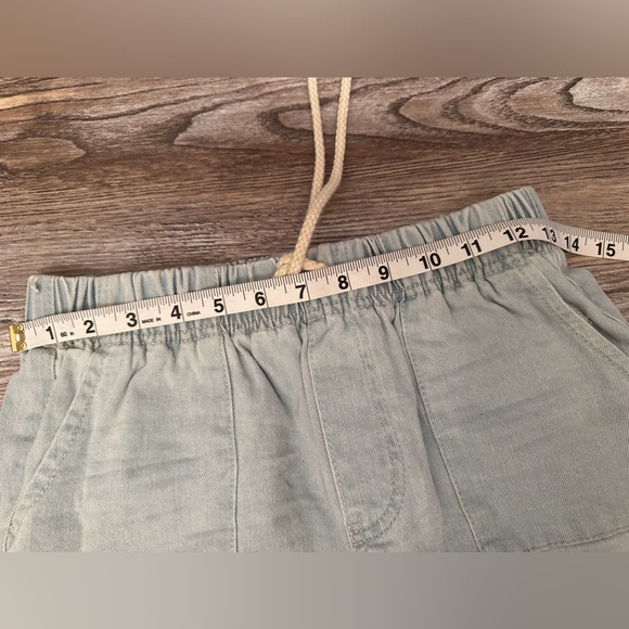 Denim shorts - Picture 2 of 5